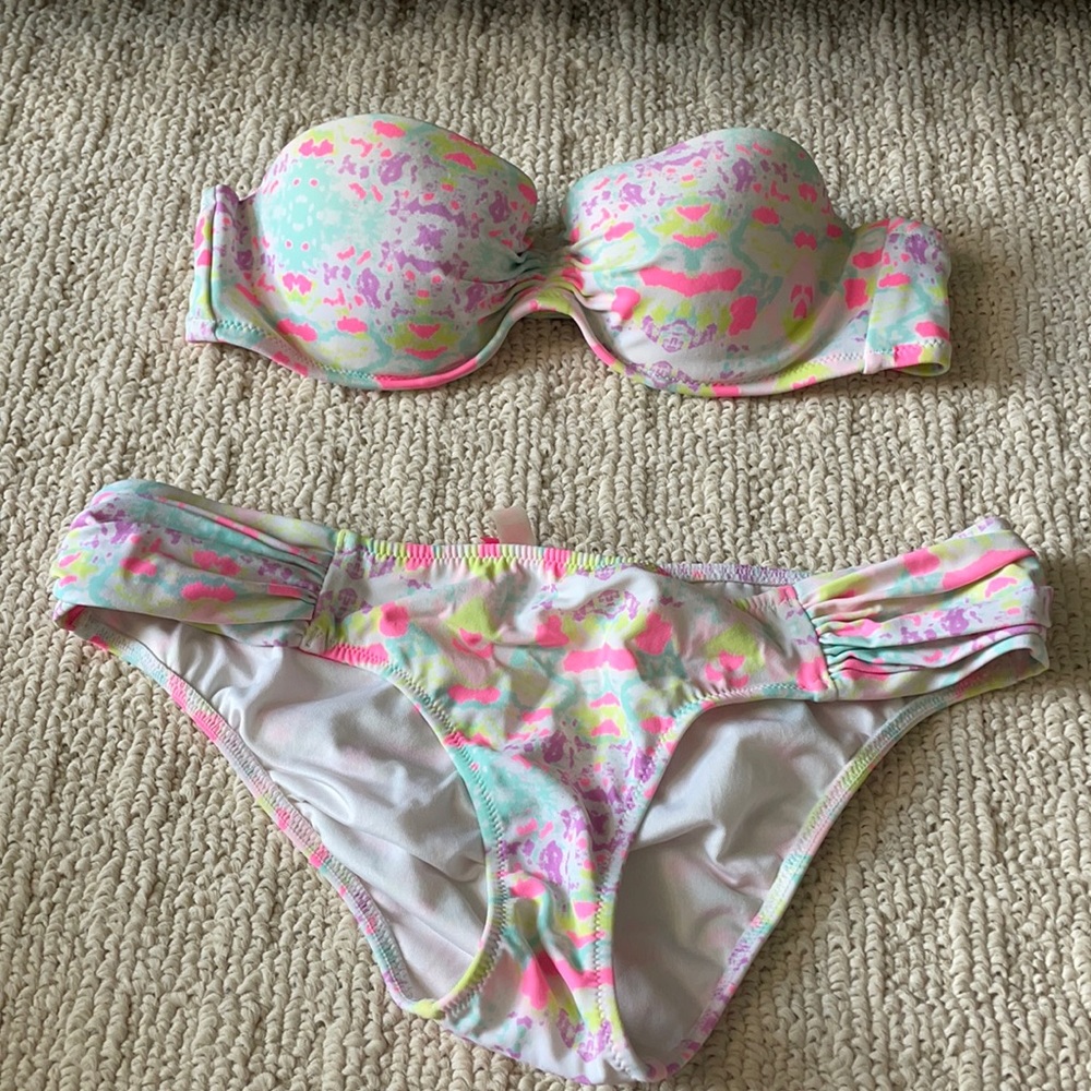 Victoria’s Secret bikini
